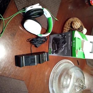 Xbox turltebeach headset and charging station